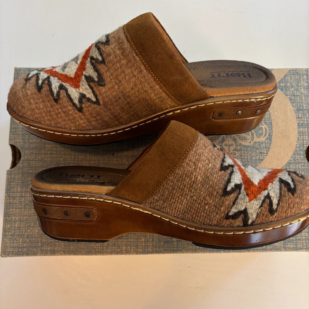 NIB | Born Bandy Clog in Brown Glazed Ginger US 7